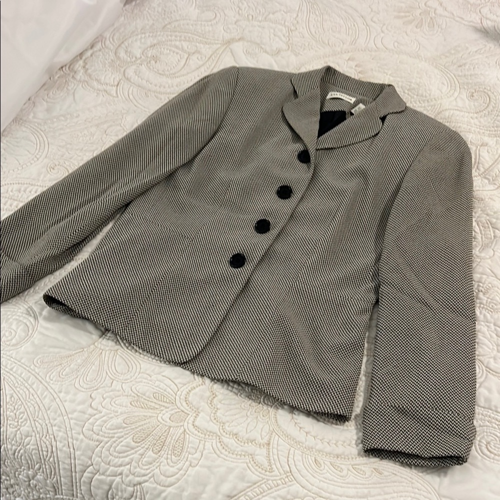 Ann Taylor Black and White Blazer Tailored Fit Notched Lapels
